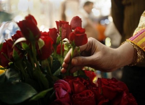 High sales of Roses on â€˜Rose Dayâ€™ at Agartala